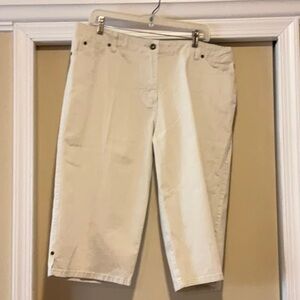 Christopher & Banks stretch ecru denim capri 16